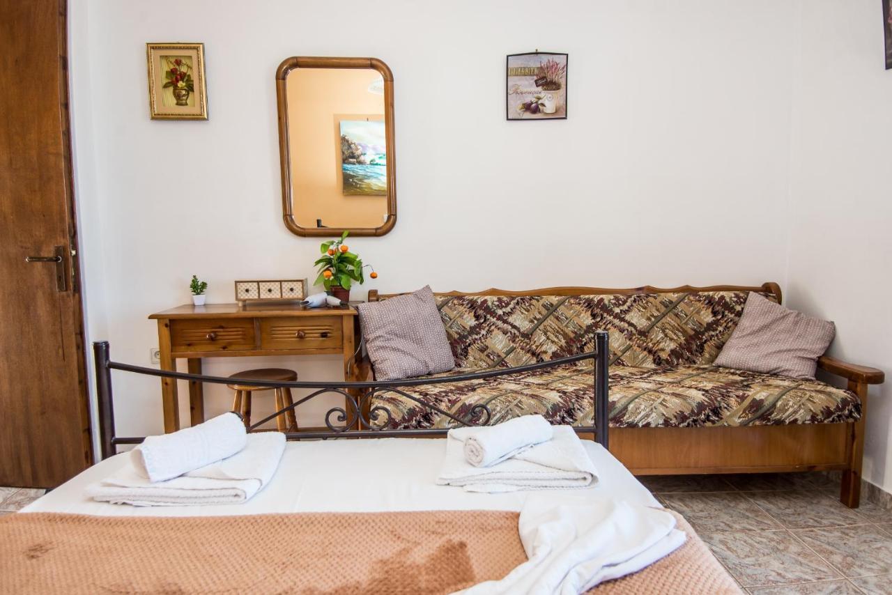 Razáta Aristotelis Apartments מראה חיצוני תמונה