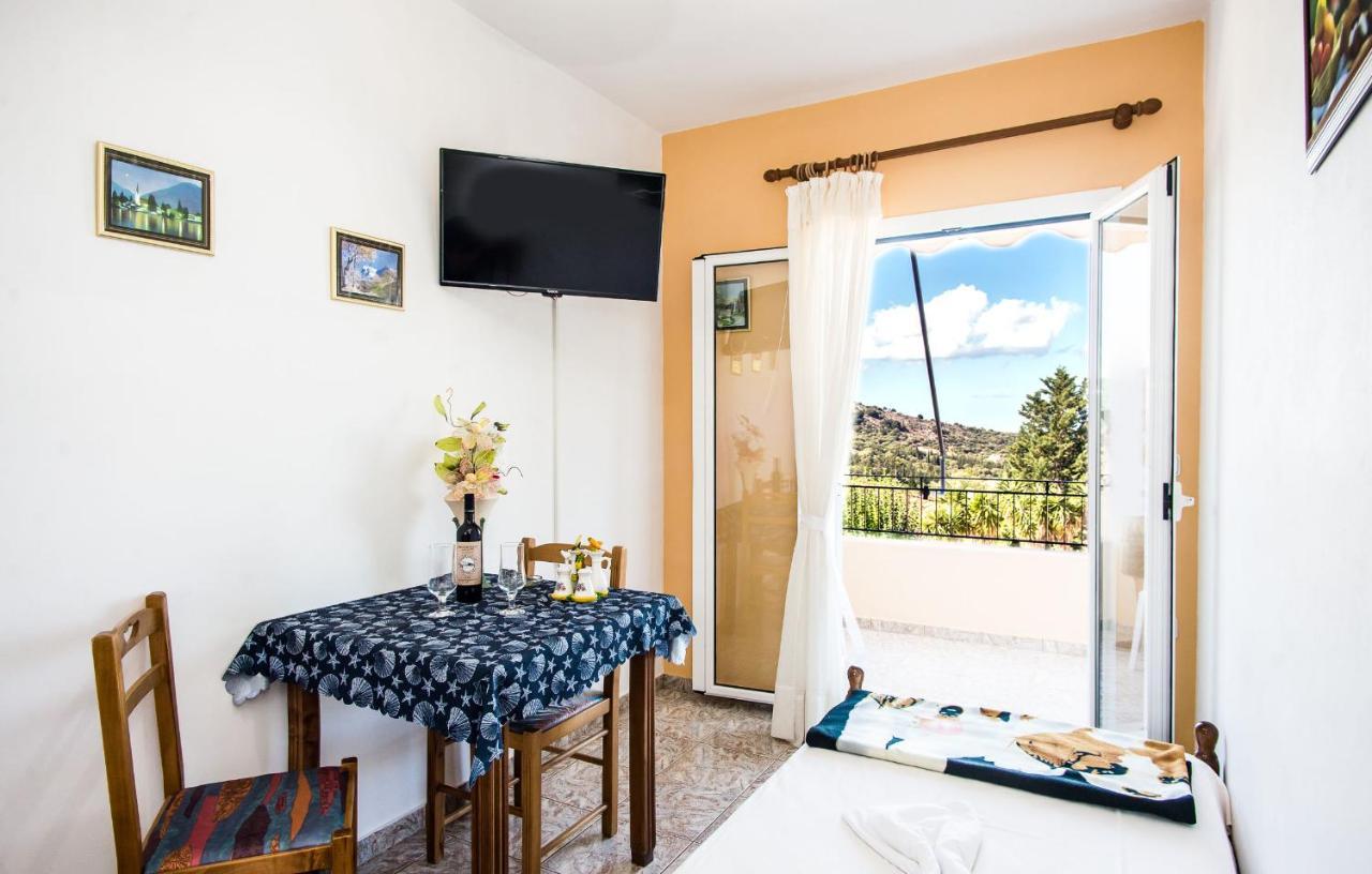 Razáta Aristotelis Apartments מראה חיצוני תמונה